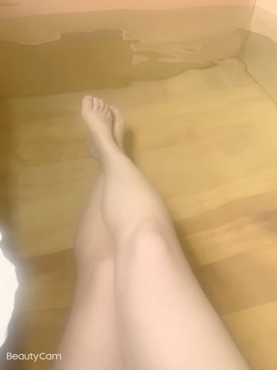 プールの中での触り合いっ子も